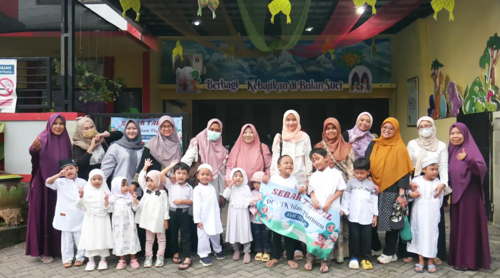 Keceriaan Berbagi Siswa Siswi TK Islam Platinum dalam Menebar Kebajikan di Bulan Suci