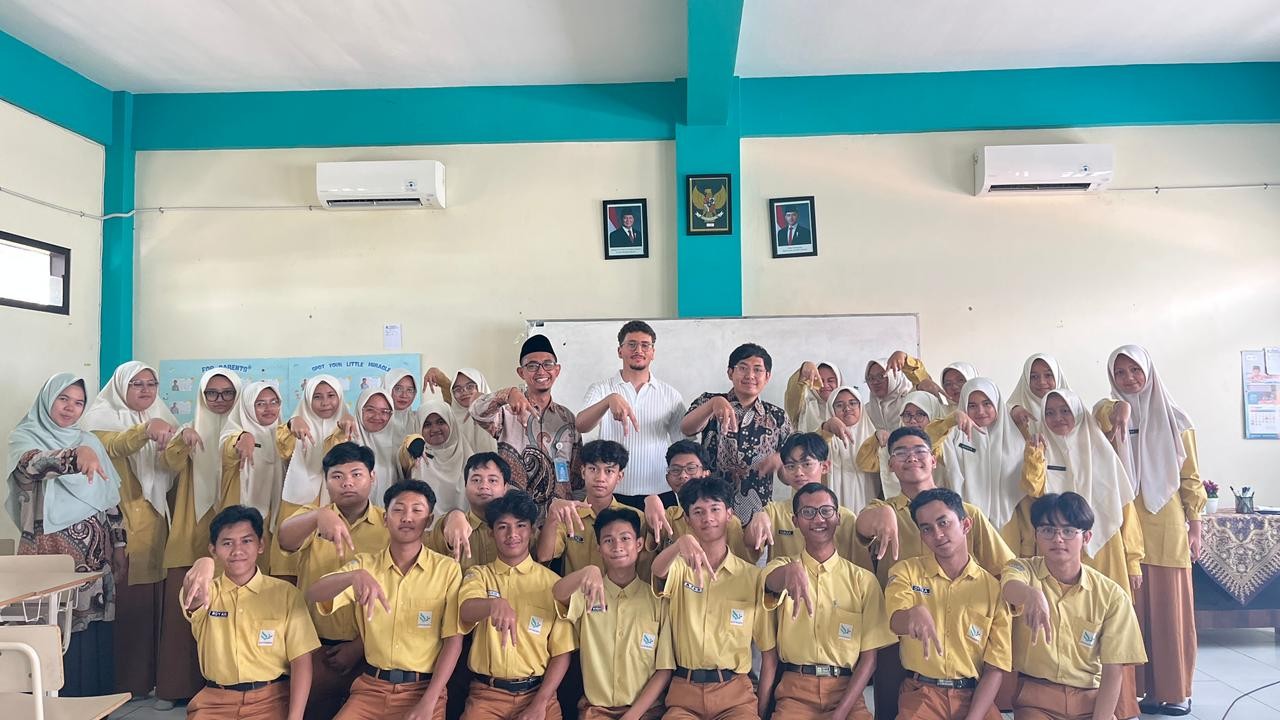 Belajar Tanpa Batas, Siswa MA Permata Asah Bahasa Inggris dan Public Speaking Bersama Native Speaker